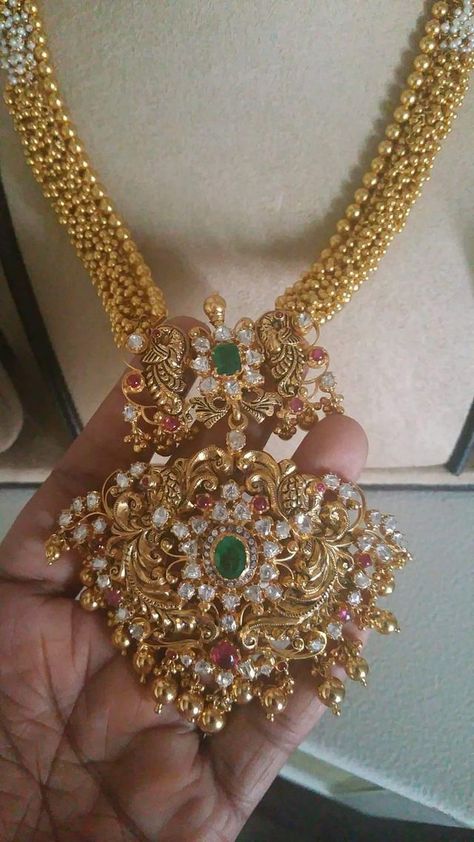 Muvvala Haram, Gold Temple Jewellery, Gold Jewelry Outfits, Bridal Jewelry Vintage, Peacock Pendant, Diamond Wedding Jewelry, Pearl Jewelry Design, Gold Necklace Indian Bridal Jewelry, Gold Jewelry Stores