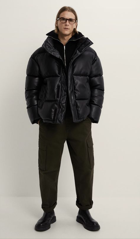 Black Puff Jacket Outfit Men, Black Down Jacket Outfit, Street Styles 2023, Leather Puffer Jacket Outfit, Down Jacket Outfit, Puff Jacket Outfit, Puffy Jacket Outfit, Black Puffer Jacket Outfit, Puffer Jacket Outfit Men