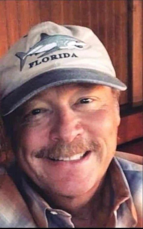 Alan Jackson Selfie, Alan Jackson Aesthetic, Alan Jackson Selfie Picture, Allan Jackson, Allen Jackson, Airport Photos, Sweet Smile, Alan Jackson, Love Can