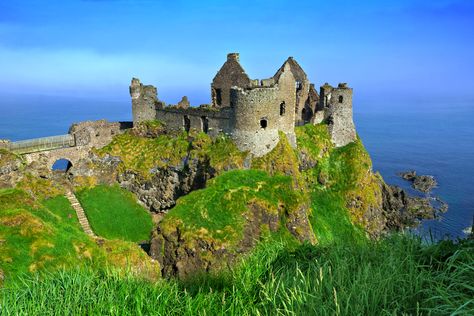 Dunluce Castle, Dark Hedges, Houses Of The Holy, A Game Of Thrones, Different Points Of View, Water Adventure, Castle House, Medieval Castle, Filming Locations