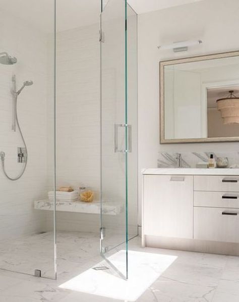 minimalist-shower-design-glass-corner-placement - Home Decorating Trends - Homedit Floating Bench, Bathroom Shower Stalls, Condo Bathroom, Minimalist Showers, Walk In Shower Designs, Sleek Bathroom, Bathroom Shower Design, Marble Showers, Small Showers