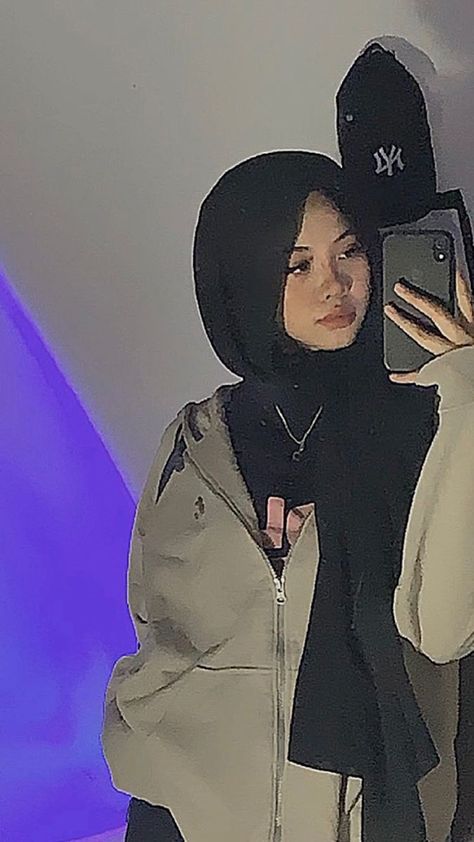 Street Style Outfits Casual, Ootd Poses, Hijabi Fits, Mode Hijabi, Sarung Telefon, Muslim Outfits Casual, Hijab Aesthetic, Hijabi Fashion Casual, Hijabi Aesthetic