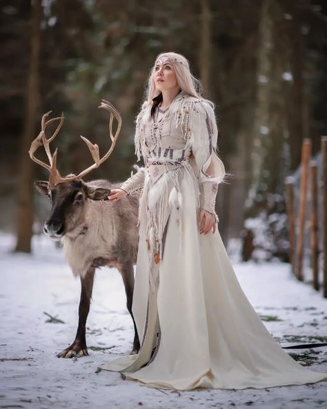 Winter Elf Aesthetic, Narnia Photoshoot, Reindeer Photography, Magic Types, Fantasy Winter, Winter Goddess, Winter Queen, Animal Photoshoot, Pro Create