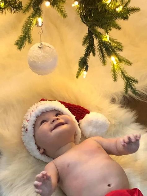 Christmas Pictures For 6 Month Old, Baby Xmas Picture Ideas, Christmas Pictures With Infant, Baby December Pictures, Baby Santa Hat Pictures, Baby Photo Shoot Christmas, Baby Christmas Photos 3 Month, Christmas Photos Baby Boy, Newborn Xmas Picture Ideas