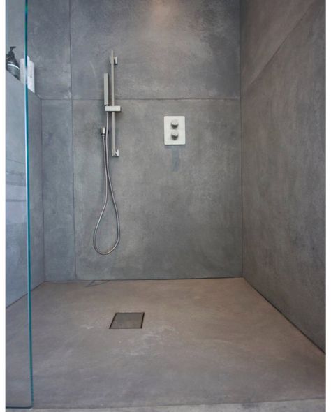 Concrete Tile Bathroom, Polished Concrete Bathroom, Cement Pool, Cement Pools, White Hanging Light, Cement Bathroom, Concrete Shower, Bathroom Grey, Wood Floor Bathroom