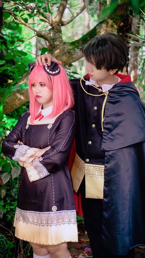 Anya And Damian Cosplay, Anya Cosplay, Anya Forger Cosplay, Anya Damian Couple, Anya Spy X Family Cosplay, Family Cosplay, Swaggy Outfits, Cute Selfie Ideas, Cosplay Anime