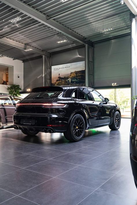 Black Porsche Macan, Porsche Gts, Porsche Macan Gts, Black Porsche, Porsche Macan, Nice Cars, Dream Car, Cool Cars, Daily Life