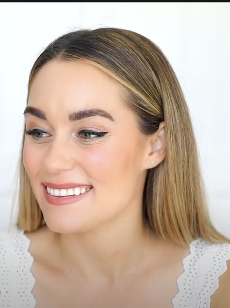 Lauren Conrad Makeup Lauren Conrad Nails, Lauren Conrad Hair 2023, Lauren Conrad 2023, Lauren Conrad Aesthetic, Growing Out Bangs Hairstyles, Cute Brunette Hair, Lauren Conrad Makeup, The Hills Mtv, Lauren Conrad Wedding