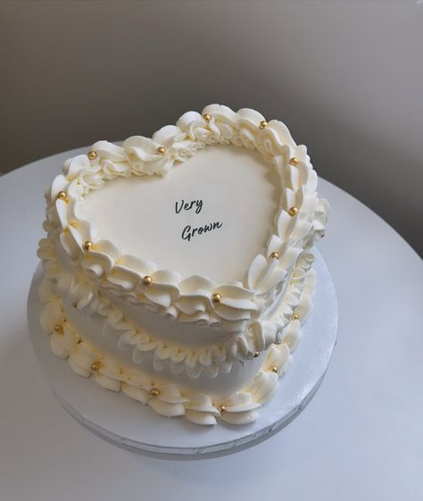 😍🥰 White Wedding Theme, Creative Cake Decorating, Forever And Always, Cake Inspo, Anniversary Cake, Cake Decor, Creative Cakes, Wedding Theme, Birthday Cakes