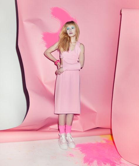 TK; Girly Pink! Imogen Poots, The Blonde Salad, Pink Backdrop, Shoot Inspiration, Everything Pink, How To Pose, Photoshoot Inspiration, Fashion Mode, Fashion Shoot