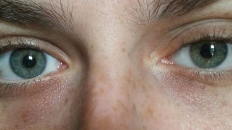 Grey Eyes: Learn About a Rare, Smokey Eye Color! - Guy Counseling Hetrochormia Eyes Blue And Green, Blue Green Eye Color, Greenish Blue Eyes, Gray Green Eyes, Eyes Heterochromia, Green Blue Eyes, Grey Green Eyes, Painting Eyes, Diego Brando