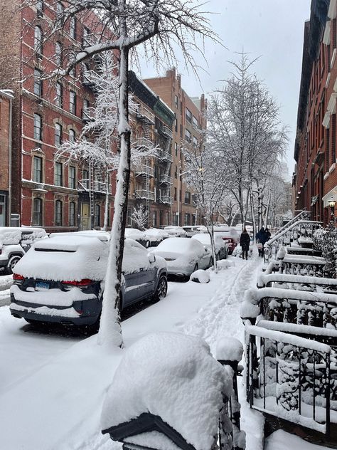 Christmas Aesthetic Snow, Snow In New York City, Winter Christmas Aesthetic, Snow City, Aesthetic Snow, Chicago Aesthetic, Snow Time, Ghost Of Christmas Past, Nyc Fall