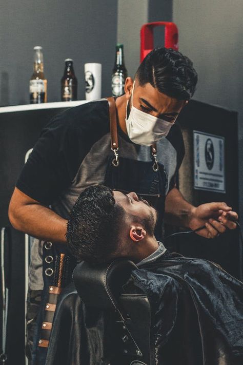 Barber Shop Pictures, Modern Barber Shop, Mens Hair Salon, Mens Barbershop, Mens Pomade, Barber Man, Barber Logo, Barbershop Design, Barber Pole