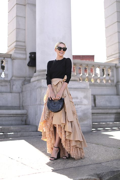 Chic Accordion Pleated Skirt, Chic Voluminous Accordion Pleated Skirt, Avant-garde Fitted Skirt For Summer, Bohemian Pleated Voluminous Skirt, Pleated Skirt Runway, Blair Eadie, Atlantic Pacific, Looks Street Style, Spanish Style