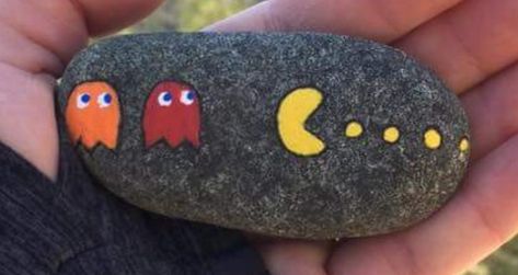 Disney Painted Rocks Easy, Rock Painting Ideas Easy Funny, Disney Painted Rocks, Easy Rock Painting Ideas Simple, Cute Rock Painting Ideas Easy, Rock Bugs, Diy Art Ideas, Friendship Rocks, Rock Drawing