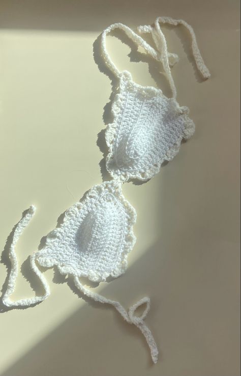 Brallete Crochet, Bikinis Tejidos Crochet, Bra Crochet Pattern, Crochet Intimates, Crochet Outfits Aesthetic, Coquette Crochet Ideas, Bra Top Crochet, Dresses Free Pattern, Crochet Summer Skirt