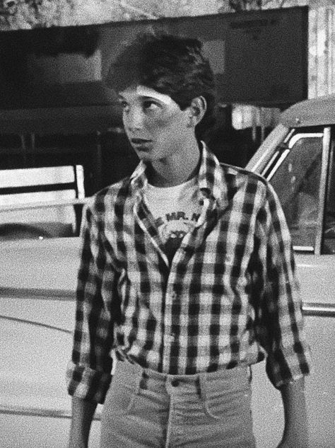 Daniel Larusso Outfit, Young Ralph Macchio, Ralph Macchio Full Body Picture, Rare Ralph Macchio Pictures, Ralph Macchio Funny Photos, Ralph Macchio 80s Magazine, Ralph Macchio Playing Guitar, Karate Kid 3, Daniel Karate Kid