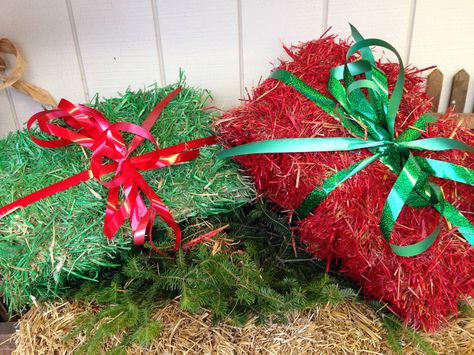 What to do with straw bales leftover from fall decor - turn them into presents! Rohrbachsfarm.net Fall Haybale Decorating Ideas, Straw Bales Christmas Decor, Straw Bale Christmas Decor, Outdoor Christmas Decor With Hay Bales, Hay Bale Christmas Ideas, 4h Christmas Parade Floats, Bale Of Hay Christmas Decoration, Hay Bale Decorating Ideas Christmas, Christmas Hayride