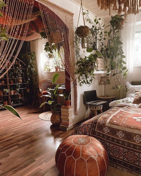 Lots Of Plants, Bohemian Bedroom Decor, Redecorate Bedroom, Dream Room Inspiration, Apartment Inspiration, Room Inspiration Bedroom, Room Ideas Bedroom, Dream Rooms, Dream House Decor