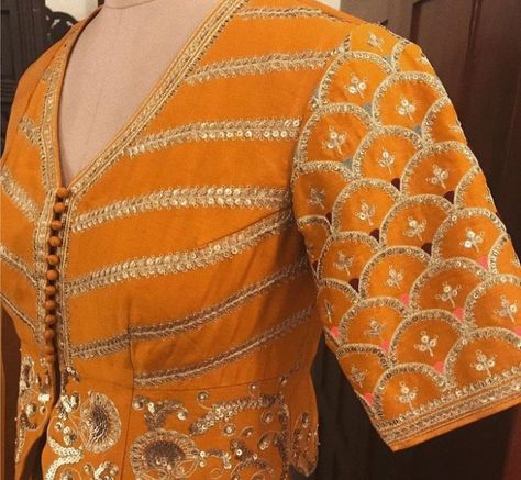 Disener Saree Blouse, Sequins Embroidery Blouse, Long Blouse Designs, Mirror Work Blouse Design, Blouse Designs High Neck, Blouse Designs Catalogue, Best Blouse Designs, New Saree Blouse Designs, New Blouse Designs