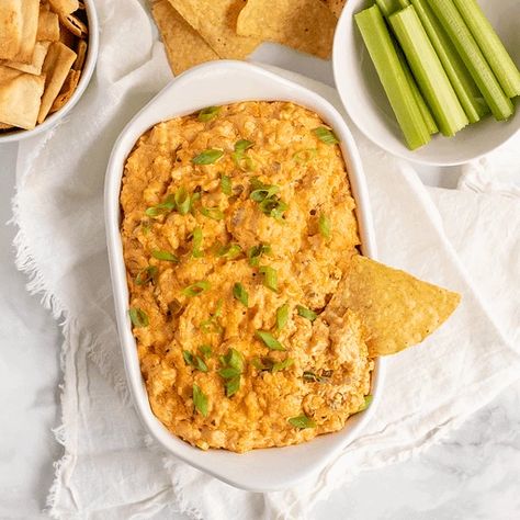 Buffalo Cauliflower Dip Buffalo Cauliflower Dip, 10 Dollar Meals, Gluten Free Grilling, American Appetizers, Summer Tacos, Cauliflower Dip, Festival Foods, Crock Pot Dips, Gluten Free Kids