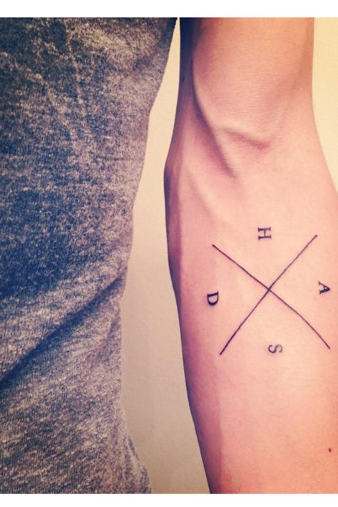 Tato Geometris, Tato Minimal, Typography Tattoo, Tattoo Trend, Muster Tattoos, Sibling Tattoos, Text Tattoo, Initial Tattoo, Trash Polka