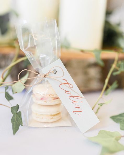 Macaroon Wedding Favors, Calligraphy Wedding Stationery, Bridal Shower Favors Cheap, Jessica Davies, Wedding Macarons, Favour Ideas, Wedding Favors And Gifts, Elegant Wedding Favors, Quince Ideas