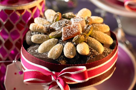 Rocky Road Christmas, Entertaining At Home, 25th December, Individual Desserts, Christmas Cake Recipes, Christmas Entertaining, Holiday Recipes Christmas, Christmas Cakes, Food Combining