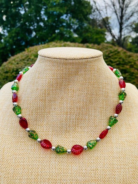 Christmas Bead Necklace, Collar Verde, Fish Jewelry, Sunflower Jewelry, Christmas Necklace, Christmas Bead, Green Beads, Free Earrings, Teardrop Beads