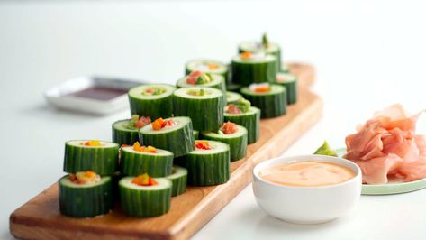 Sushi Cucumber, Tastemade Japan, Cucumber Sushi, Japan Sushi, Frosé, Health Dinner, Sushi Recipes, Tiny Food, Idee Pasto Sano