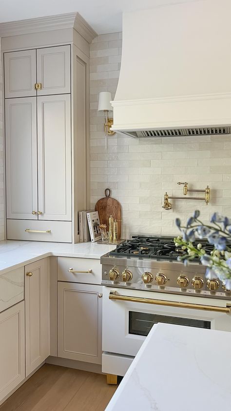 Michelle Riley | Design & DIY (@blushingboho) • Instagram photos and videos Sw Utterly Beige, Sw Realist Beige, Beige Kitchen, Elegant Kitchens, Kitchen Reno, Traditional Kitchen, Kitchen Makeover, Design Diy, Kitchen Backsplash