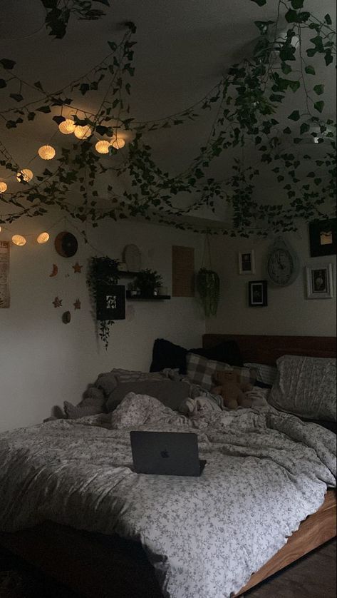 Two Bed Rooms Ideas, Bed Pushed Against Wall, Comfy Room Aesthetic Dark, Black Coquette Room, Simple Room Decor Ideas Bedrooms, Makenzie Core, Dark Room Aesthetic Bedroom, Dark Feminine Bedroom, Zimmer Diy