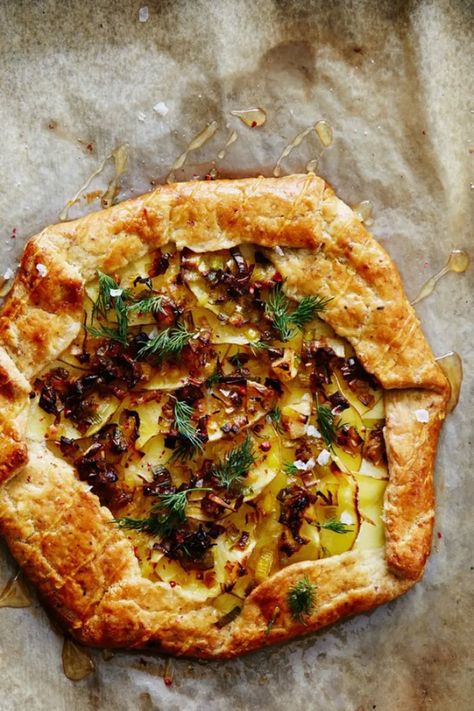 Gallete Recipe, Galette Recipe Savory, Galette Recipes, Savory Galette, Homemade Hot Pockets, Potato Galette, Leek Recipes, Galette Recipe, Mini Quiches