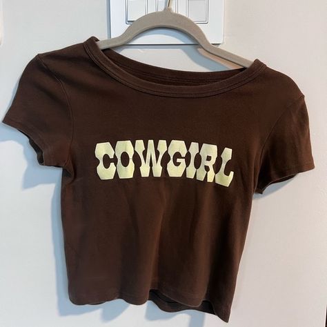 Cowgirl Brown Brandy Melville Crop Top Cowgirl Baby, Cropped White Tee, Cowgirl Shirts, Pacsun Tops, Short Sleeve Cropped Top, Black Crop Tops, Baby Tee, Pacsun, Infant Tees