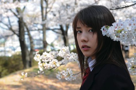 Riisa Naka The Girl Who Leapt Through Time, Riisa Naka, Films On Netflix, Time Traveller, Japanese Actress, Japanese Actors, Asian Film, Beauty People, Film Buff