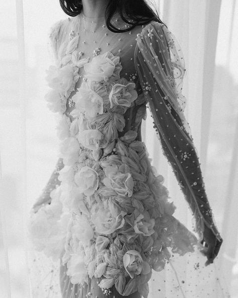 Woman In Dress, Instagram New York, Fancy Frocks, Stylish Wedding Dresses, Wedding Robe, Bridal Photoshoot, Fashion Photography Inspiration, Wedding Dress Trends, Vintage Bridal