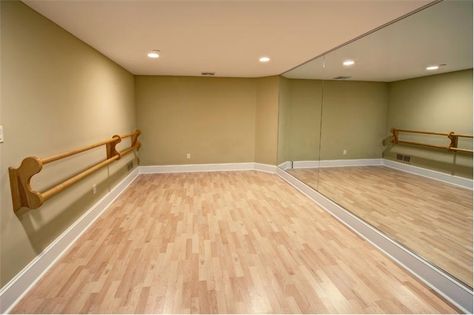 Property pictures of 3525 Wellsford Ln, Doylestown, PA 18934, USA - Doylestown, PA real estate Home Ballet Studio, Cheer Room, Blank Room, Property Pictures, Ballet Room, Dance Studio Design, Doylestown Pa, Home Dance Studio, Studio Gym