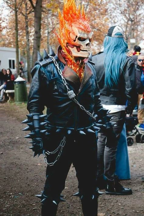 Halloween Male Outfits, Mens Horror Costume, Hot Halloween Costumes For Men, Diy Men’s Halloween, Ideas Disfraz Halloween Hombre, Men’s Skeleton Costume, Ghost Rider Costume, Halloween Costumes Men, Badass Halloween Costumes