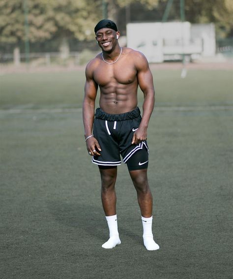 Physique Men, Gym Men Motivation, Athletic Physique, Black Men Fashion Urban, Cute Black Guys, Photography Poses For Men, Men Fits, Poses For Men, Male Body