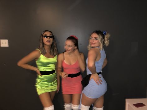 Powder Puff Halloween Costumes, Halloween Costumes 3ppl, Hot Halloween Trio Costumes, Power Puff Girls Costume Ideas, College Girl Group Halloween Costumes, Halloween Costumes Going Out, Halloween Powerpuff Girls Costume, Three Girl Costume Ideas, Duo And Trio Costumes