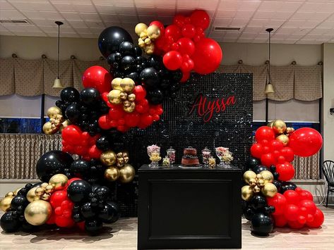 Black Party Decorations, Red Birthday Party, Black And Gold Balloons, Balloon Artist, Ball Birthday Parties, Shimmer Wall, Gold Party Decorations, Gold Birthday Party, Black Balloons