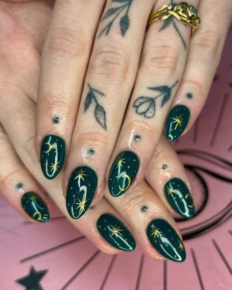 Celestial Press On Nails, Short Constellation Nails, Dark Green Celestial Nails, Dark Green Nails Ideas Short, Short Nail Moon Designs, Short Nail Designs Celestial, Starry Nails Short, Starburst Nail Art, Ireland Nails Designs