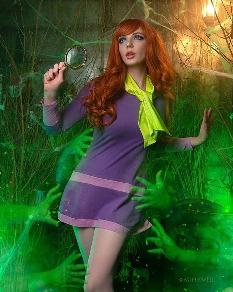 Cosplay AGflower | I'm glad to show you the first cosplay of November- Daphne from Scooby-Doo! Daphne investigates 🔎 the mystery of the funny Ghost, but… | Instagram Daphne From Scooby Doo, First Cosplay, Funny Ghost, Halloween 2020, Cosplay Makeup, The Funny, Maquillaje De Ojos, Scooby Doo, Ghost