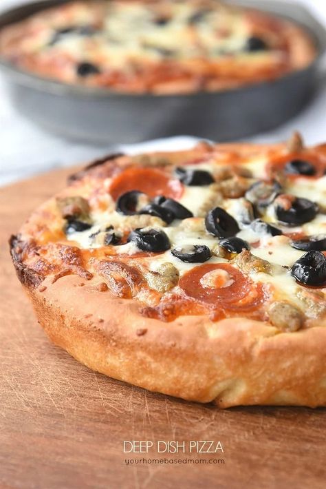 If you love take out Deep Dish Pizza, you need to try this homemade deep dish pizza recipe. It's easy so easy to make your own at home and the kids can personalize them with their favorite toppings. Homemade Pan Pizza Recipe, Homemade Deep Dish Pizza, Pizza Hut Pan Pizza, Deep Dish Pizza Dough, Buffalo Chicken Pizza Recipe, Pizzas Recipe, Chicken Pizza Recipe, Deep Dish Pizza Recipe, Buffalo Chicken Pizza