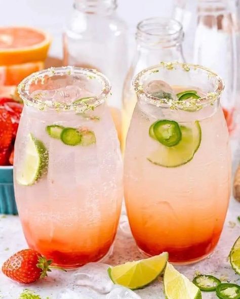 Rachel Maser (@cleanfoodcrush) on Threads Strawberry Margaritas, Tzatziki Recipes, Refreshing Snacks, Strawberry Margarita, Clean Food Crush, Cauliflower Bites, Food Crush, Clean Food, Great Desserts