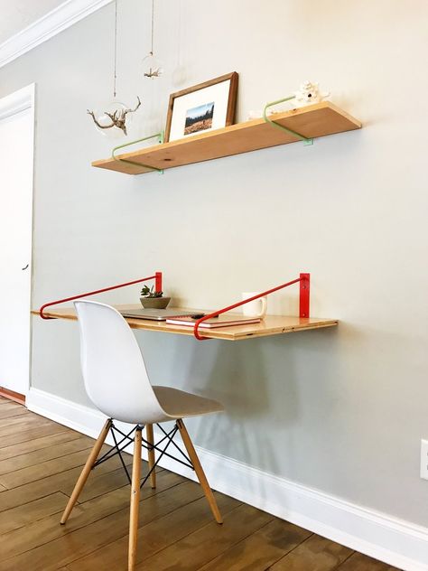 Diy Floating Desk, Hairpin Desk, Hairpin Legs Diy, Diy Standing Desk, Plywood Shelves, Wall Mounted Desk, Floating Desk, Build Floating Shelves, Stand Up Desk