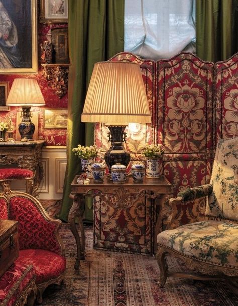 Chinoiserie Interior Design, Chinoiserie Interior, Jacques Garcia, Salas Living Room, Duchess Of Windsor, Cozy Rooms, Famous Interior Designers, English Decor, Parisian Apartment