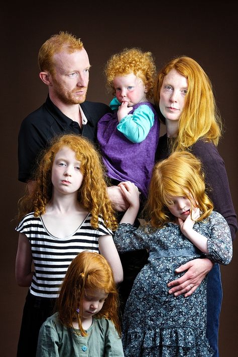 Steven McKay (37), Esther (2),  Rebecca (33), Chloe (6), Lois (3) and Abigail (7). Steven says 'people make judgements about your character by your hair colour. Throughout life it has been helpful in developing character, I was bullied at school and thought it was because of my red hair but it was probably because I was annoying, I would use my hair as an excuse.' People With Red Hair, Natural Red Hair, Natural Redhead, Beautiful Red Hair, Redhead Beauty, Instagram Blog, Interesting Faces, 인물 사진, Ginger Hair