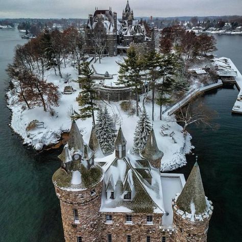 Boldt Castle, Alexandria Bay, Abandoned Castles, Town Map, Usa Travel Guide, Daylight Savings Time, Fantasy House, Fantasy City, Family Holidays