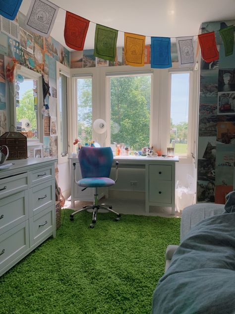 Grass Bedroom Aesthetic, Grass Room Aesthetic, Grass Rug Aesthetic, Neat Bedroom Aesthetic, Grass Rug Bedroom, Grass Rug Bedroom Aesthetic, Grass Bedroom, Grass Rugs, Chambre Indie